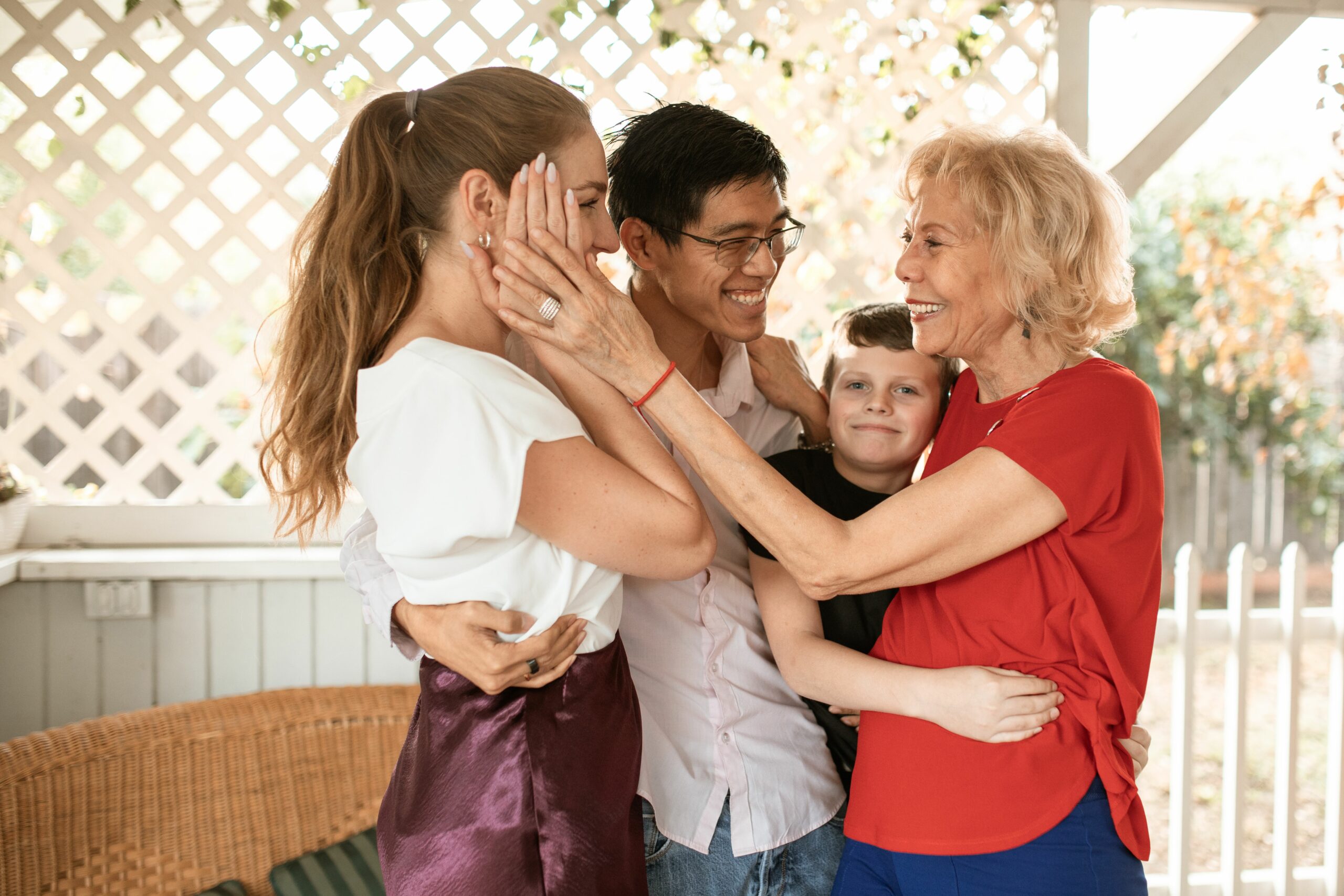 Vivre dans le pays d’origine de son partenaire : le défi de l’intégration familiale